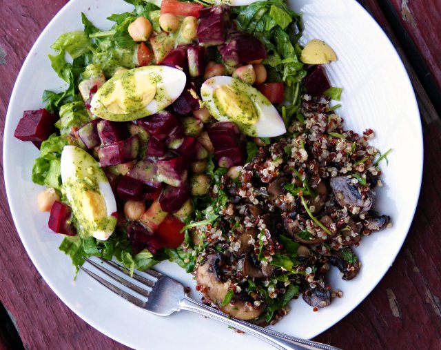 Power Chopped Salad/Quinoa with Mushrooms & Arugula